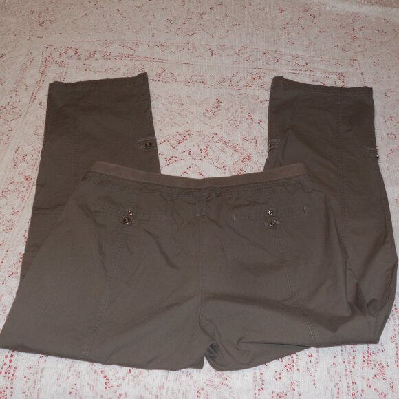Chico's 2.5 Brown Taupe Convertible Pants Cargo Pocket Fits Size 14 - Picture 3 of 10